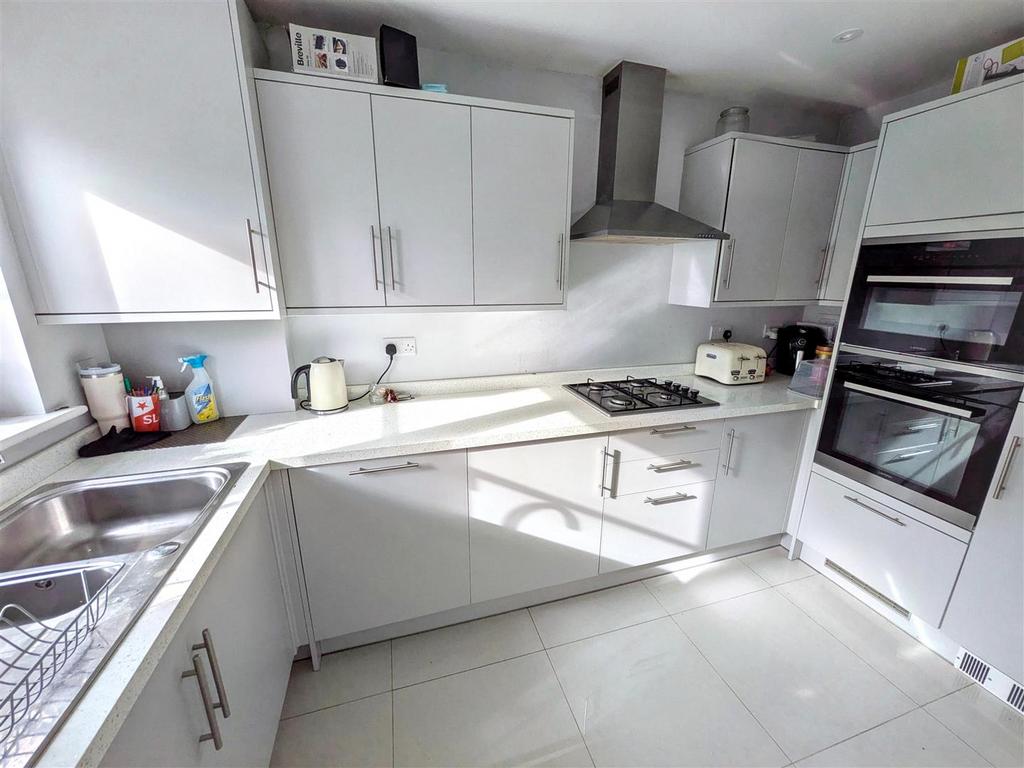 Kitchen 1 new.jpg
