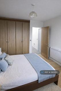 1 bedroom in a flat share to rent, Switch House, London, E14