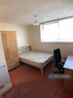 1 bedroom in a flat share to rent, Switch House, London, E14