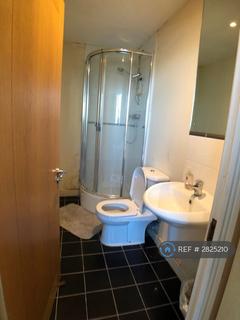 1 bedroom in a flat share to rent, Switch House, London, E14