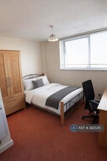 1 bedroom in a flat share to rent, Switch House, London, E14