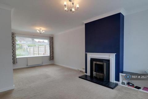 3 bedroom semi-detached house to rent, Bray Close, Crewe, CW1