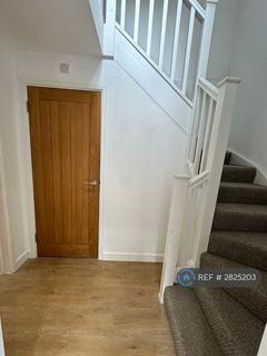 2 bedroom flat to rent, High Street, Kent, ME20