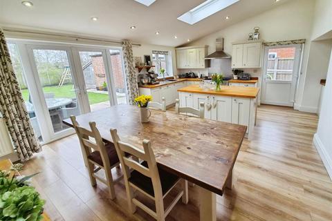 3 bedroom semi-detached house for sale, Elworth Road, Sandbach