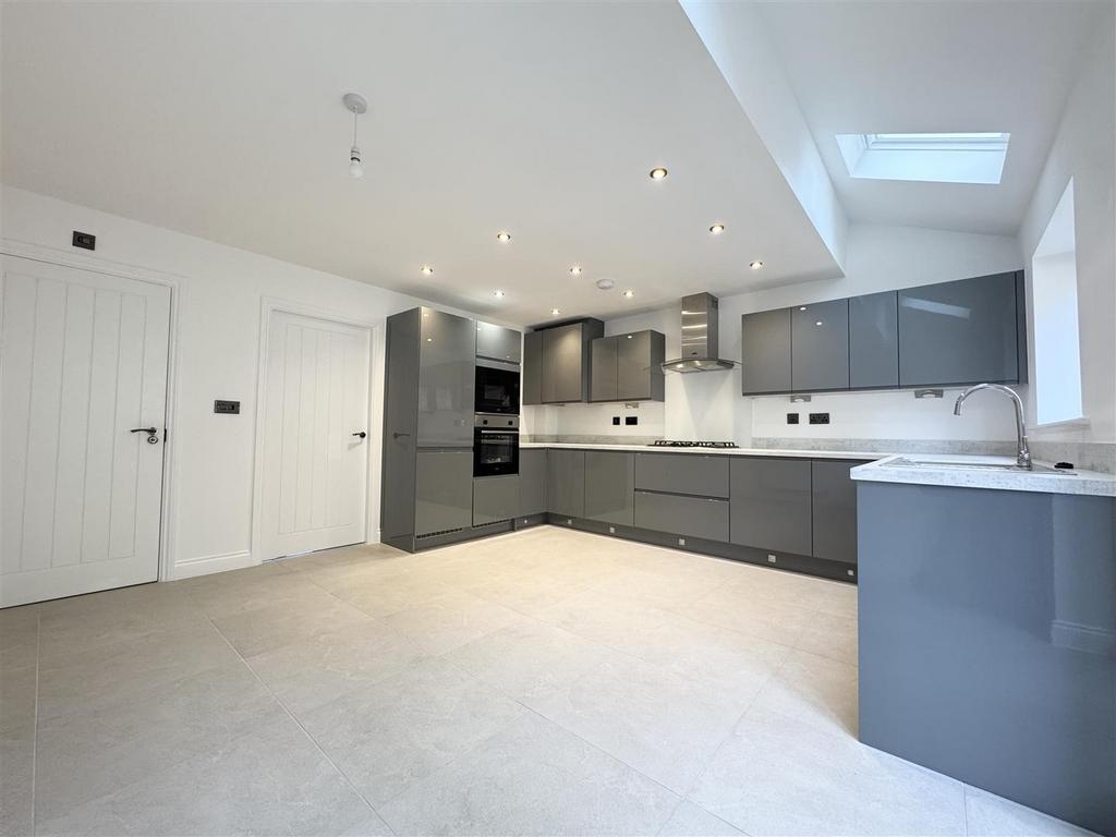Dining kitchen