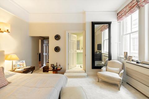 2 bedroom flat for sale, Hyde Park Gate, London SW7