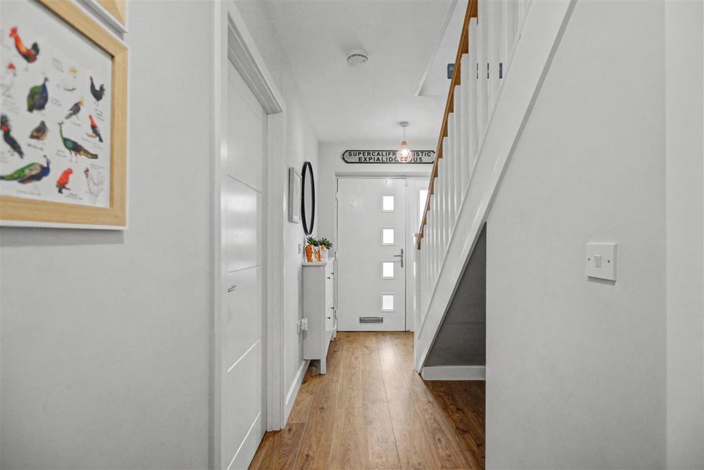 2 Gladwin Close Hall.jpg