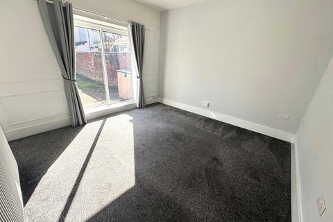 2 bedroom apartment to rent, South Road, BIRKENHEAD