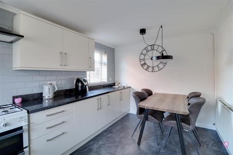 3 bedroom semi-detached house to rent, Wickfield Grove, Hackenthorpe, S12