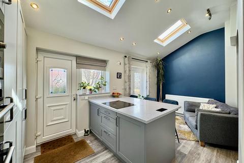 3 bedroom semi-detached house for sale, Benomley Crescent, Almondbury, Huddersfield, HD5 8LT