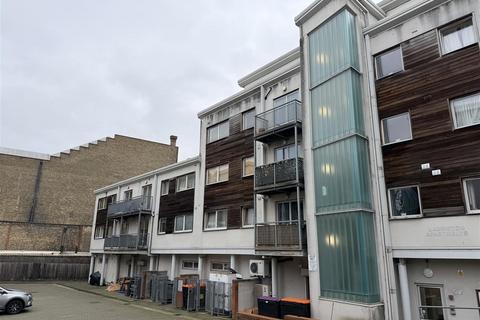 2 bedroom flat to rent, Ambleside Close, London