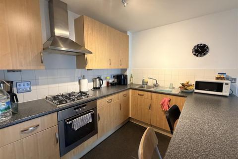 2 bedroom flat to rent, Ambleside Close, London