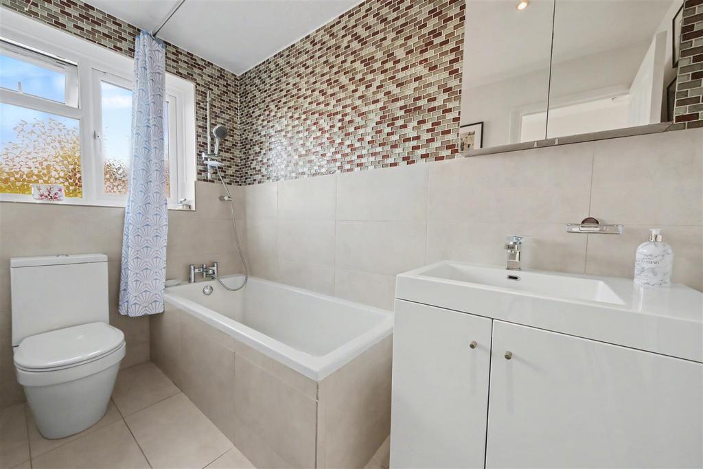 Family Bathroom.jpg