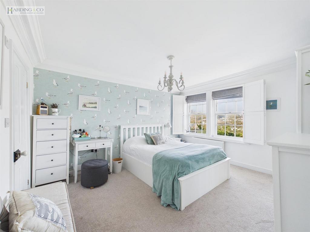 Front Bedroom.jpg