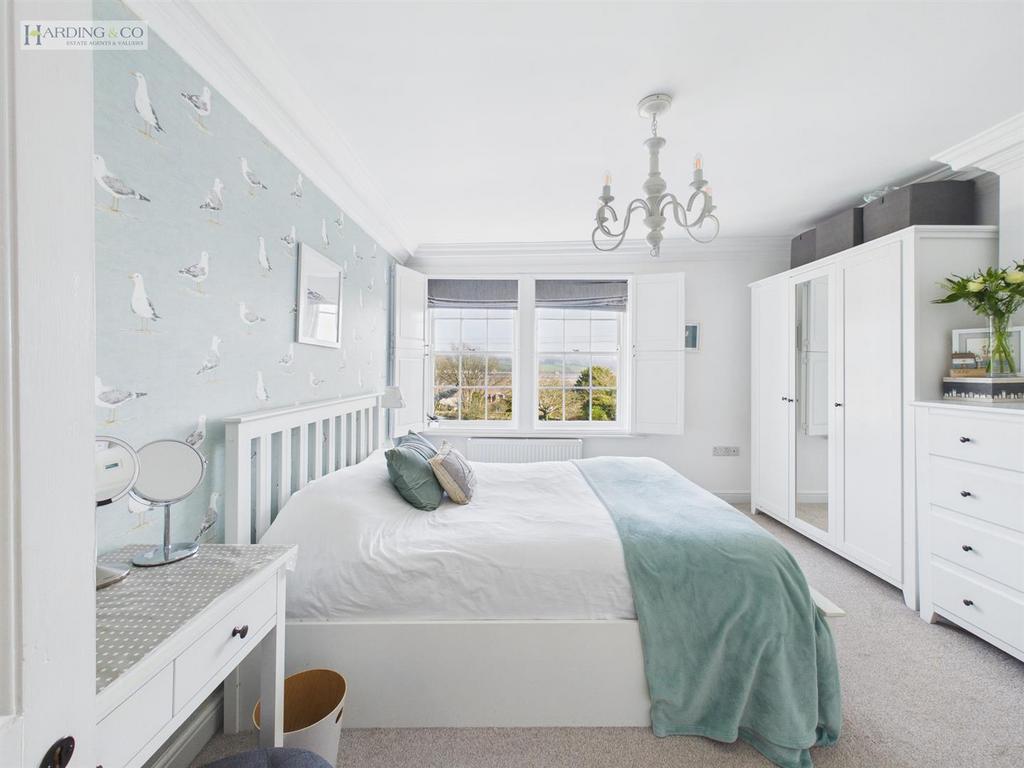 Front Bedroom (3).jpg