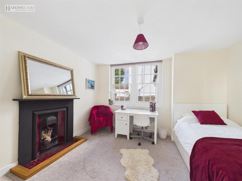 Bedroom 2 (2).jpg