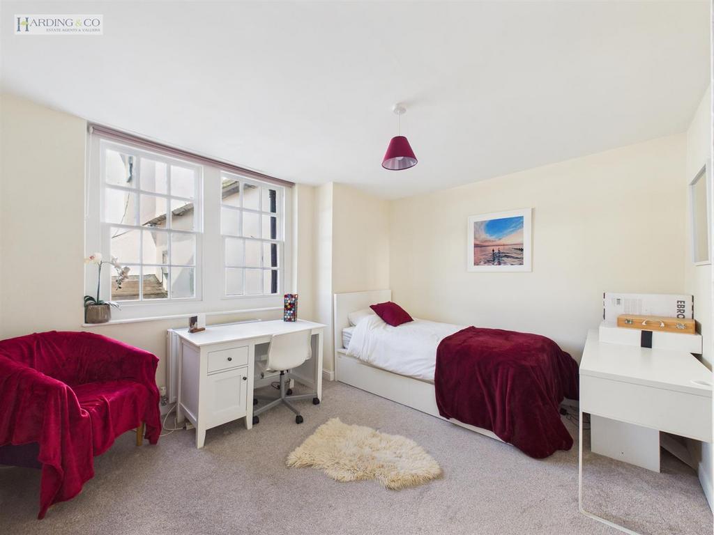 Bedroom 2 (3).jpg