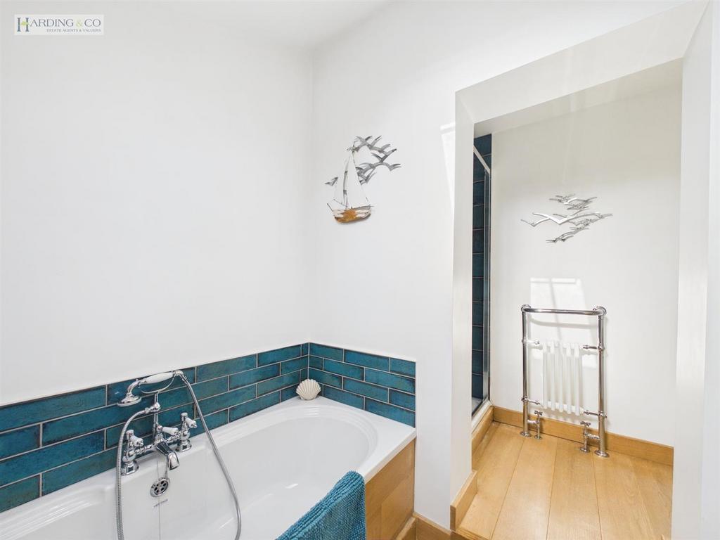 Bathroom ii.jpg