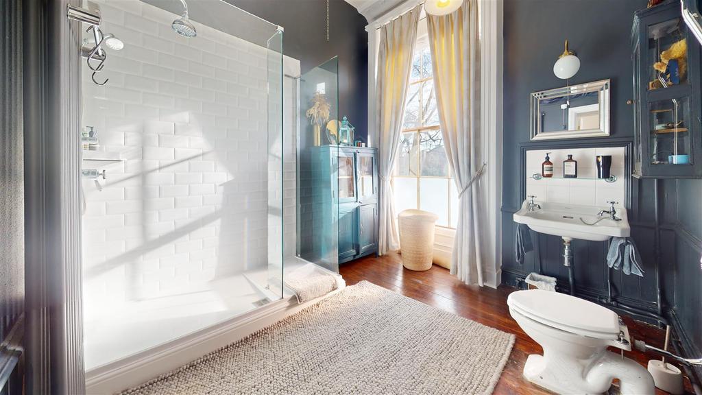 Bathroom (4).jpg