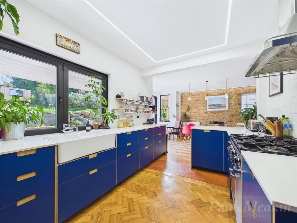 Kitchen/ Breakfast Room