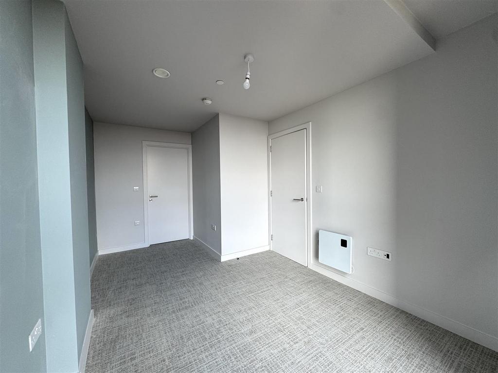 Bedroom 1 pic 2.jpeg