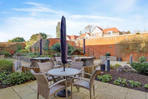 2 bedroom apartment for sale, Outwood Lane, Chipstead, Coulsdon, CR5 3LU
