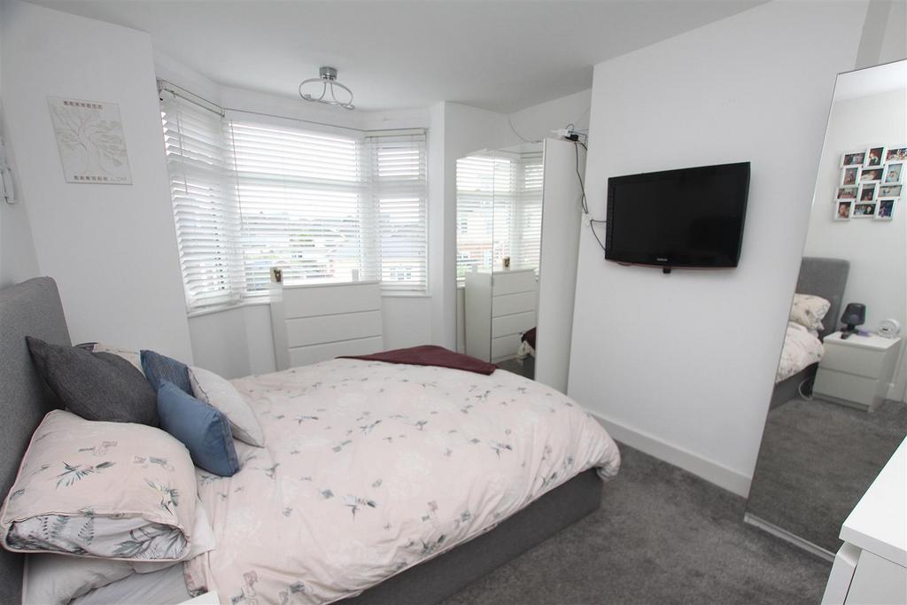 Bedroom 1.jpg