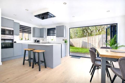 3 bedroom detached house for sale, Oliver Road, Pennington, Lymington, SO41