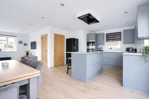 3 bedroom detached house for sale, Oliver Road, Pennington, Lymington, SO41