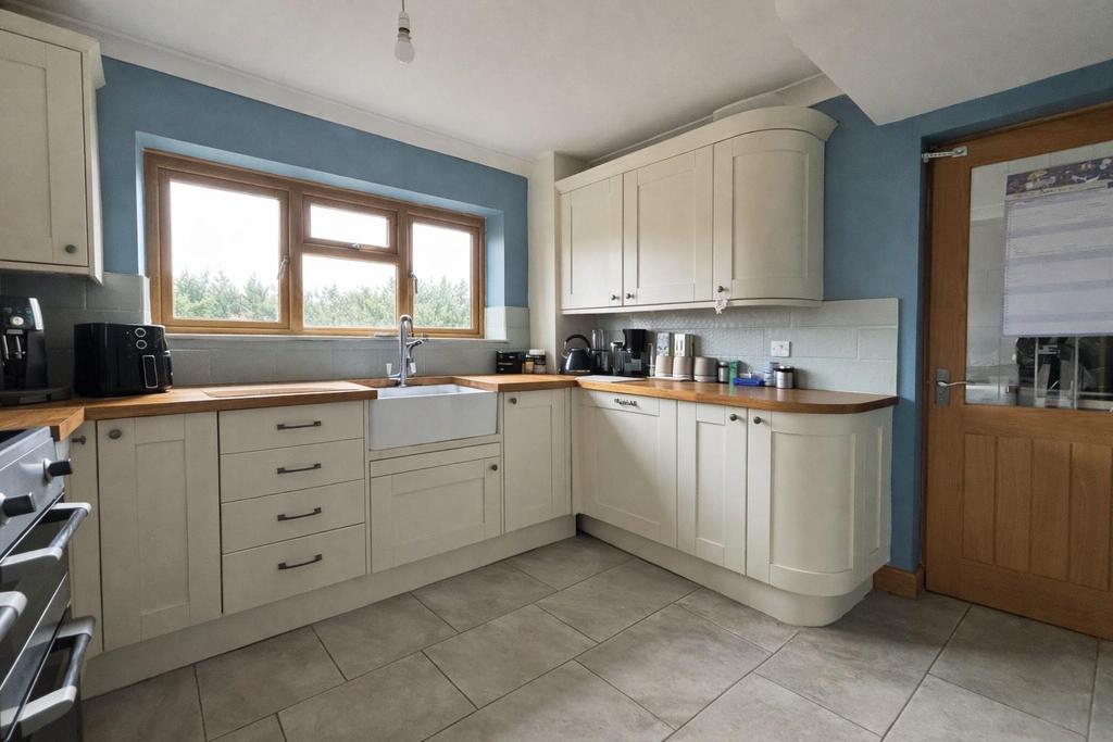 Heol nant kitchen 2 new .jpeg