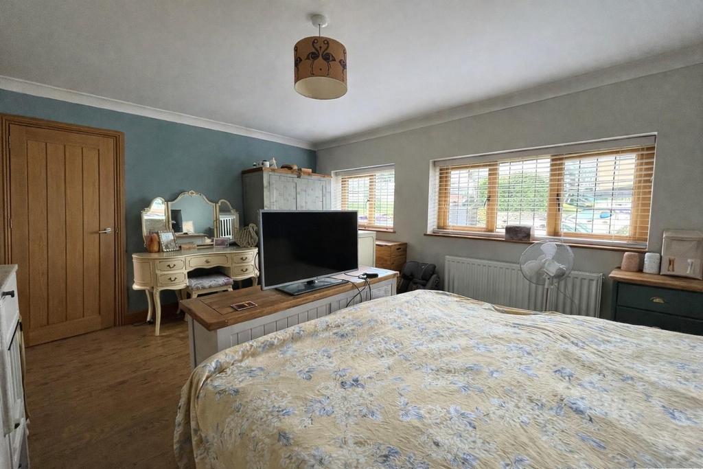 Bedroom heol nant new .jpg