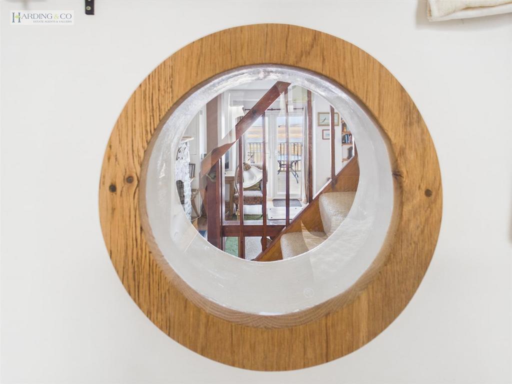Porthole feature