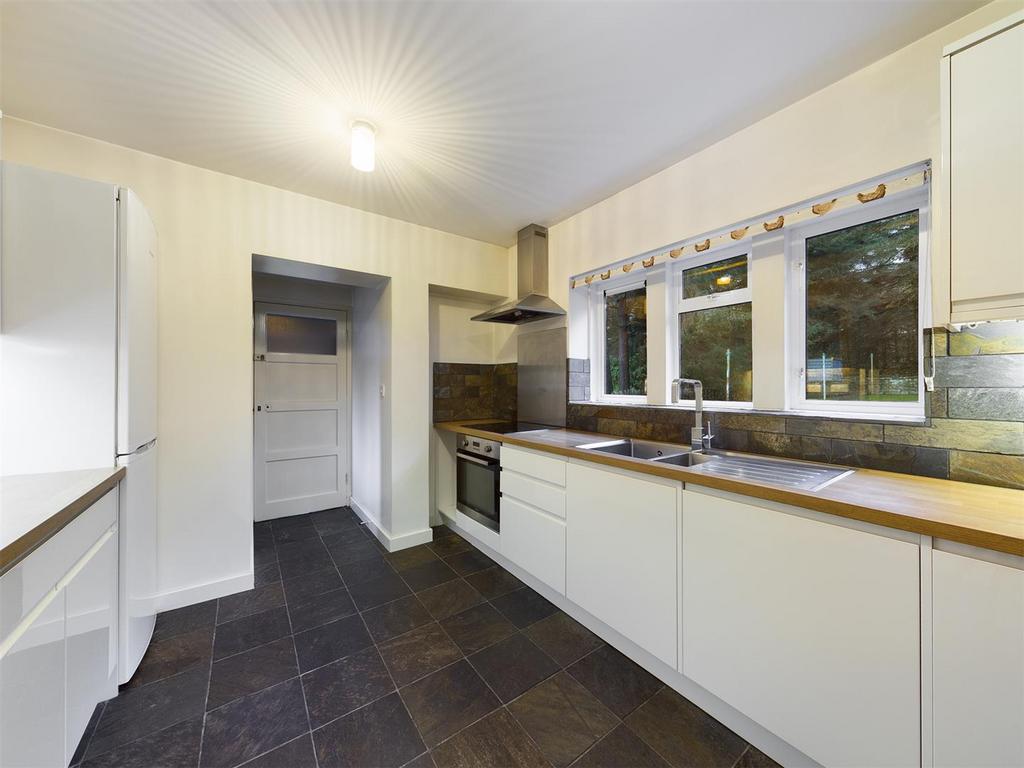 CAM00311 P1-PR0300-STILL11.jpg