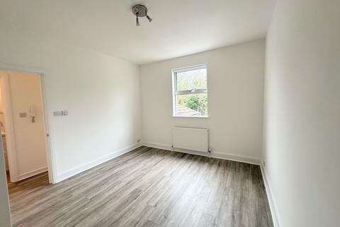 2 bedroom apartment to rent, Florence Road, London N4