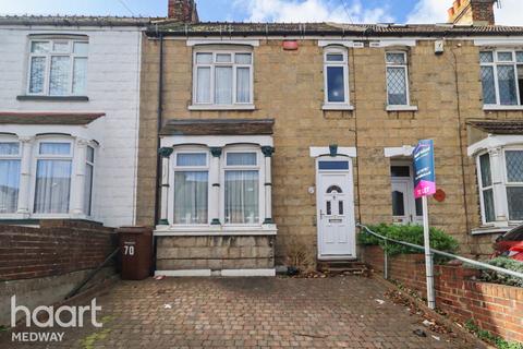 3 bedroom terraced house to rent, Sturdee Avenue, GILLINGHAM