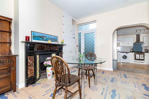 2 bedroom flat for sale, New Parade, Worthing