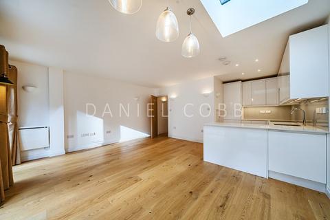 3 bedroom terraced house to rent, Stories Road, London, SE5