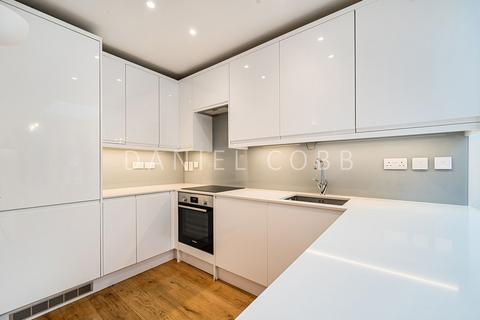 3 bedroom terraced house to rent, Stories Road, London, SE5