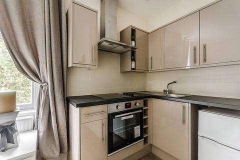 Studio to rent, Nevern Place, Earls Court, London, SW5