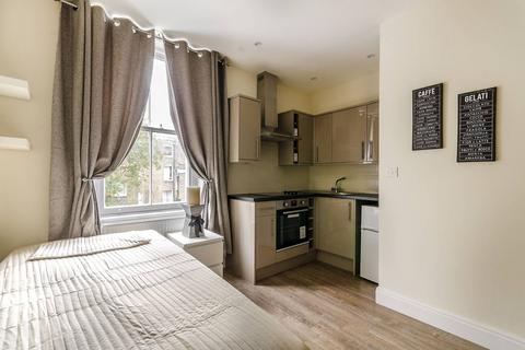 Studio to rent, Nevern Place, Earls Court, London, SW5