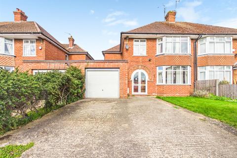 4 bedroom semi-detached house for sale, Broughton Avenue, Aylesbury HP20