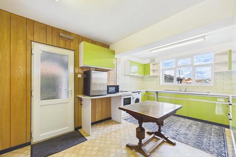 4 bedroom semi-detached house for sale, Broughton Avenue, Aylesbury HP20