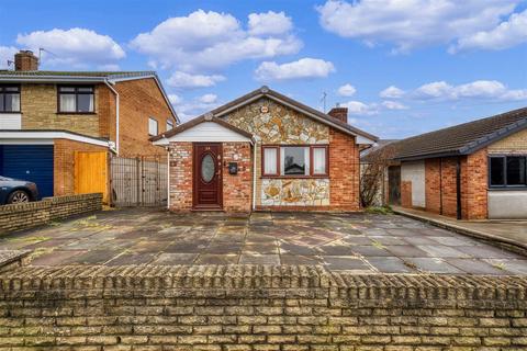 2 bedroom detached bungalow for sale - Colwyn Drive, Wigan WN2