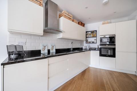 2 bedroom apartment to rent, Whitchurch Road, Reading RG8