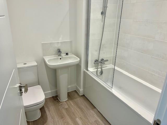 11 Allegro bathroom.jpg