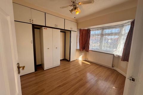 undefined, 90 Ascot Gardens, UB1 2SB