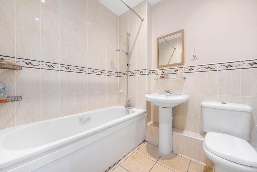 Family Bathroom.JPG