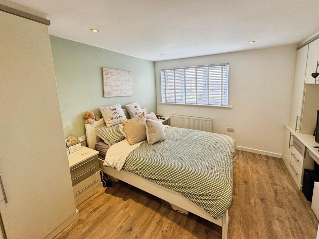 Bedroom One.jpeg