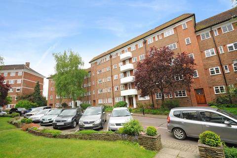 3 bedroom apartment to rent, Courtlands Sheen Road,  Richmond,  TW10