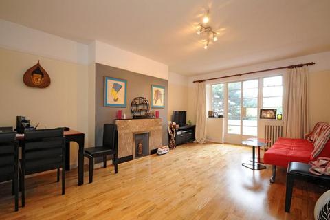 3 bedroom apartment to rent, Courtlands Sheen Road,  Richmond,  TW10